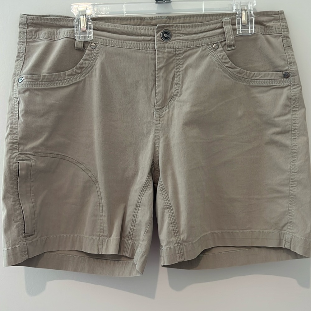 Kuhl Khaki Cargo Shorts Size‎ 6